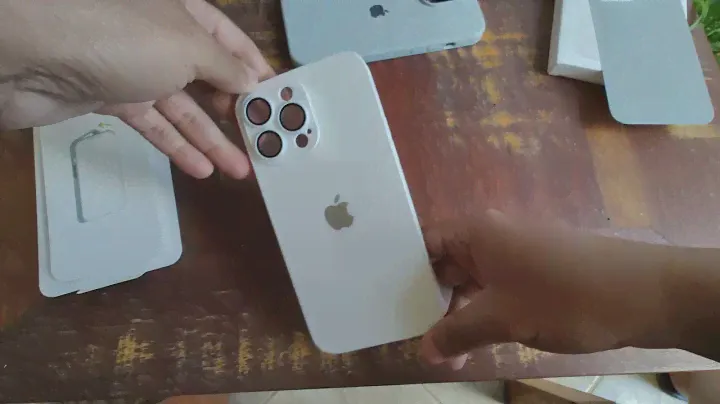Capa AG-GLASS da Shopee para iPhone 14Pro Max